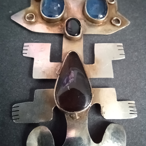 Ecuardorian Pre-Columbian Figure Pendant Necklace - Picture 13 of 14